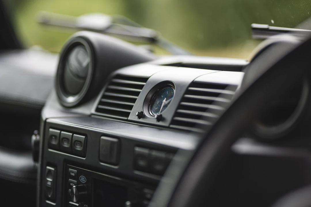 2016 Land Rover Defender 110 - Image 19 of 30