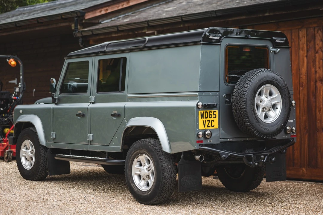 2016 Land Rover Defender 110 - Image 12 of 30