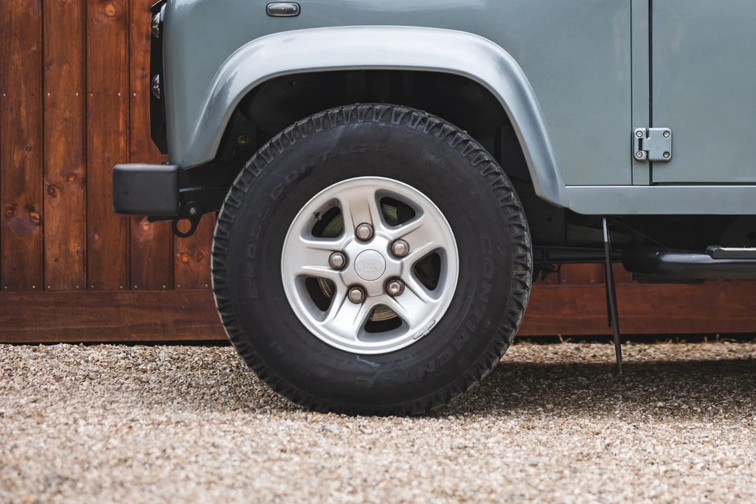 2016 Land Rover Defender 110 - Image 18 of 30