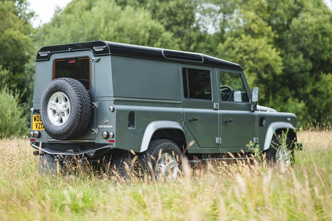 2016 Land Rover Defender 110 - Image 14 of 30