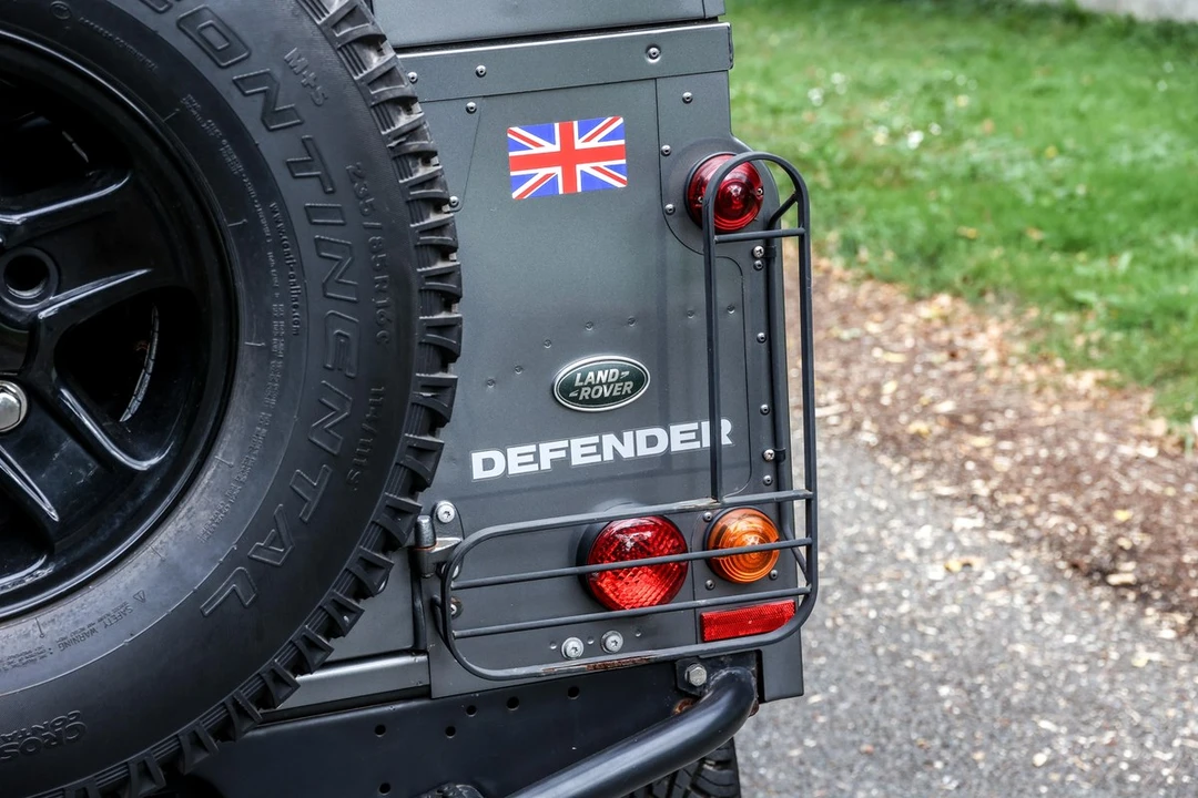 2016 Land Rover Defender 90 - Image 27 of 30
