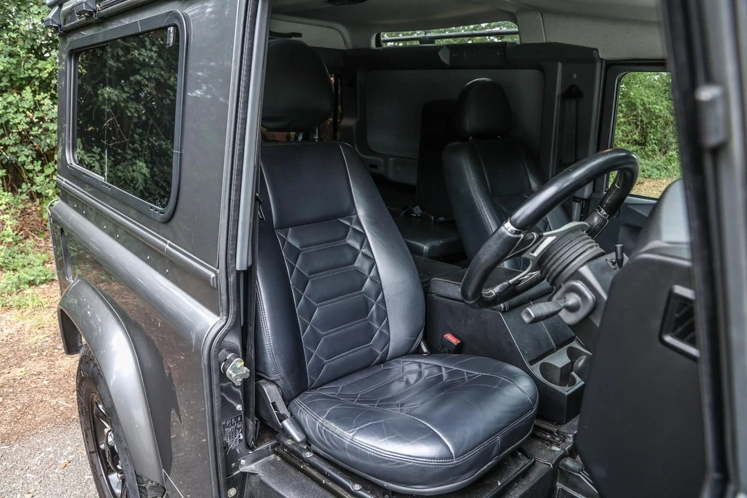 2016 Land Rover Defender 90 - Image 17 of 30