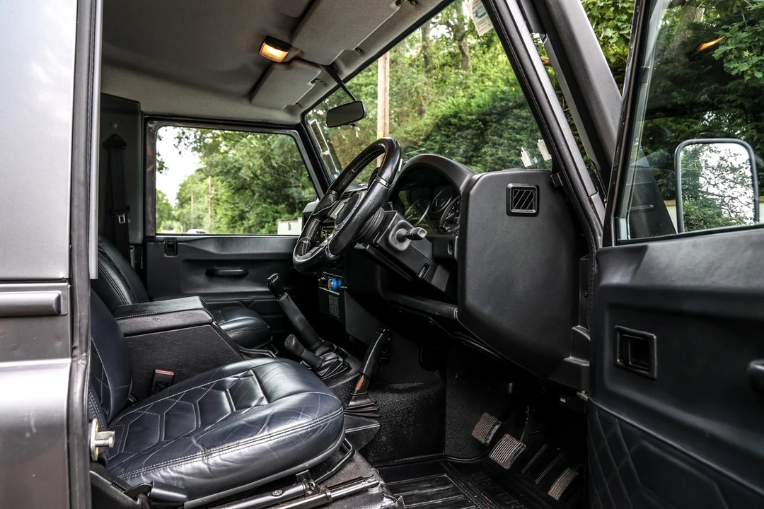 2016 Land Rover Defender 90 - Image 19 of 30