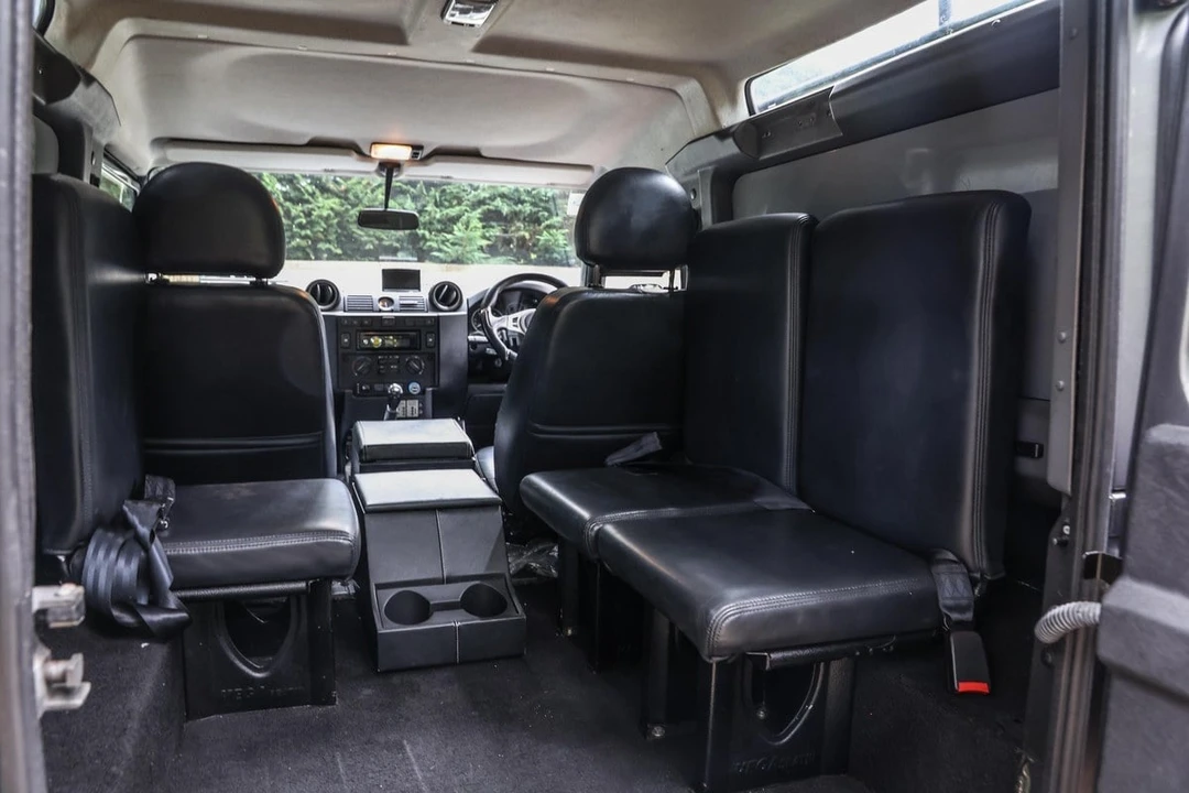2016 Land Rover Defender 90 - Image 25 of 30