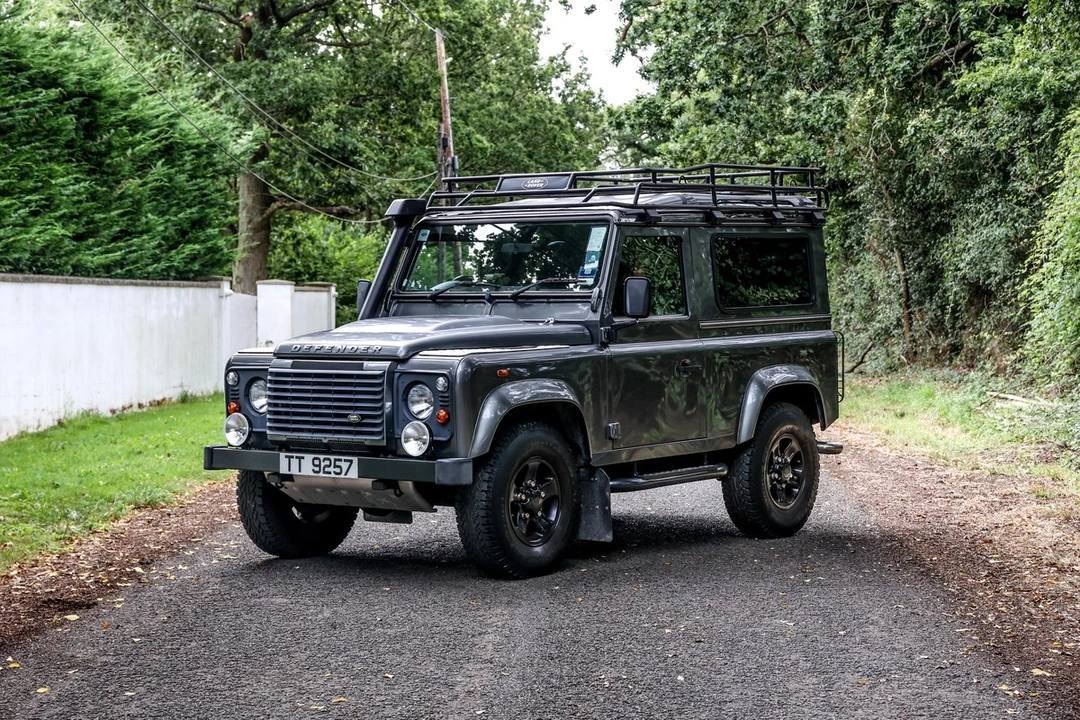 2016 Land Rover Defender 90 - Image 3 of 30