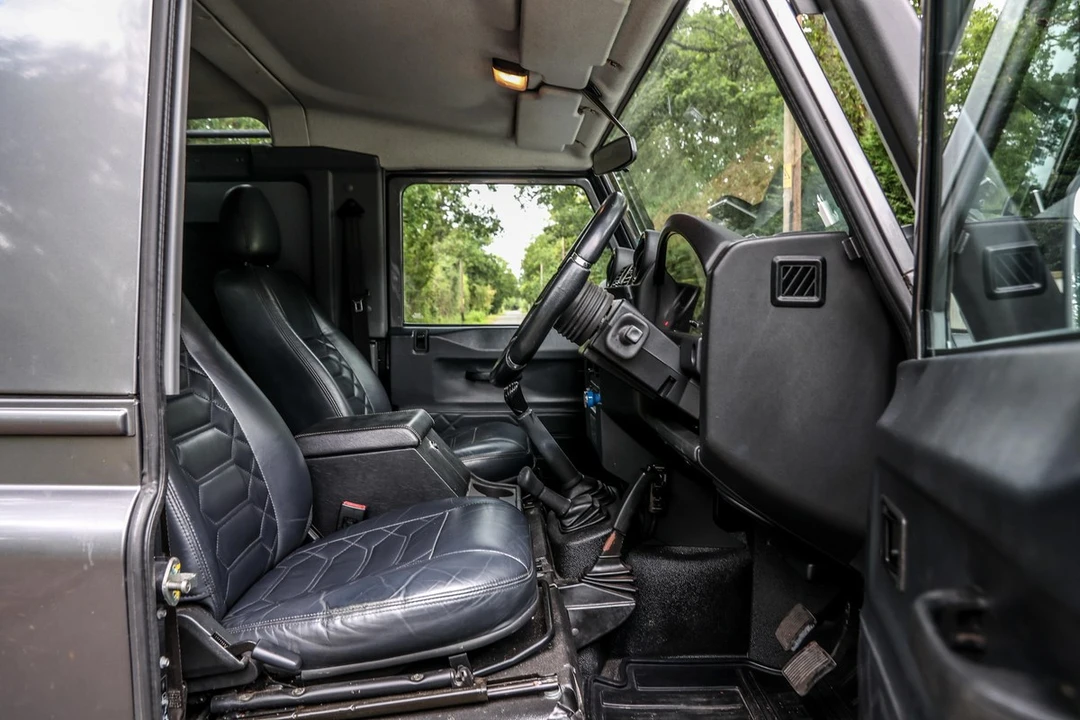 2016 Land Rover Defender 90 - Image 18 of 30