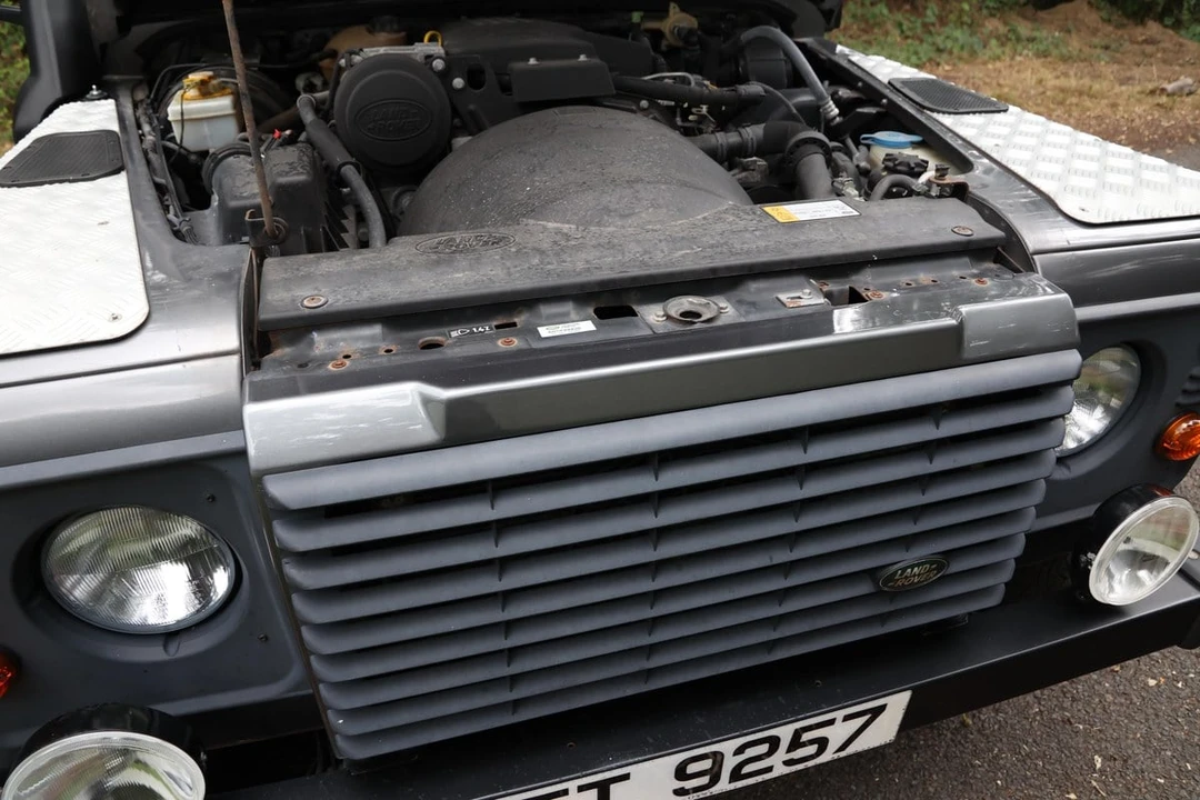 2016 Land Rover Defender 90 - Image 29 of 30