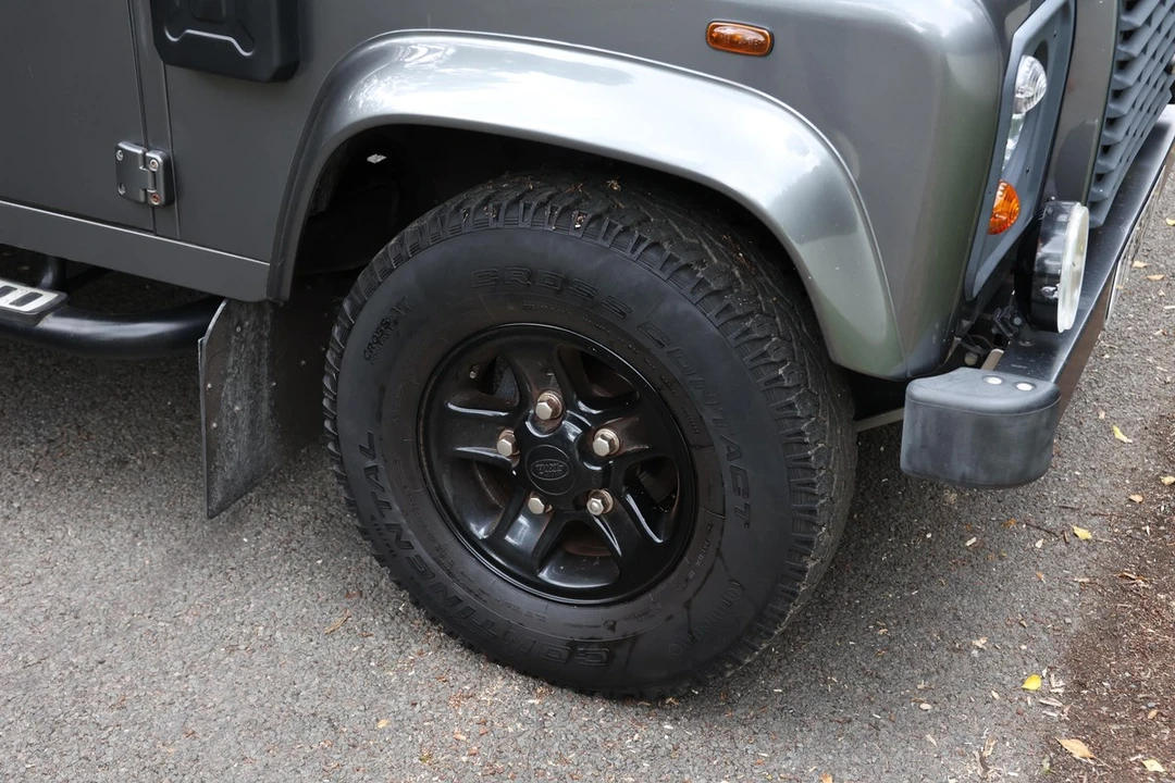 2016 Land Rover Defender 90 - Image 11 of 30
