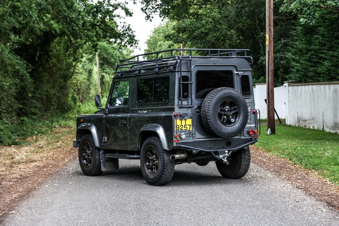 2016 Land Rover Defender 90 - Image 4 of 30