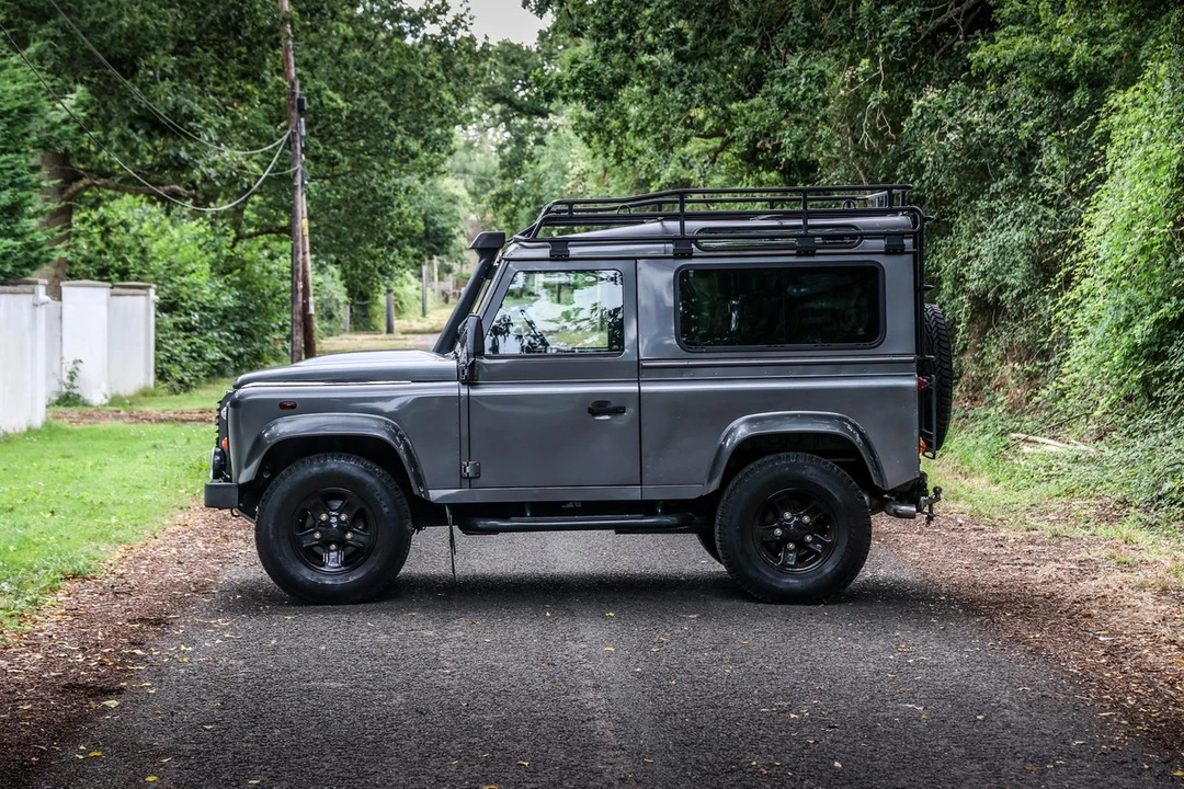 2016 Land Rover Defender 90 - Image 8 of 30