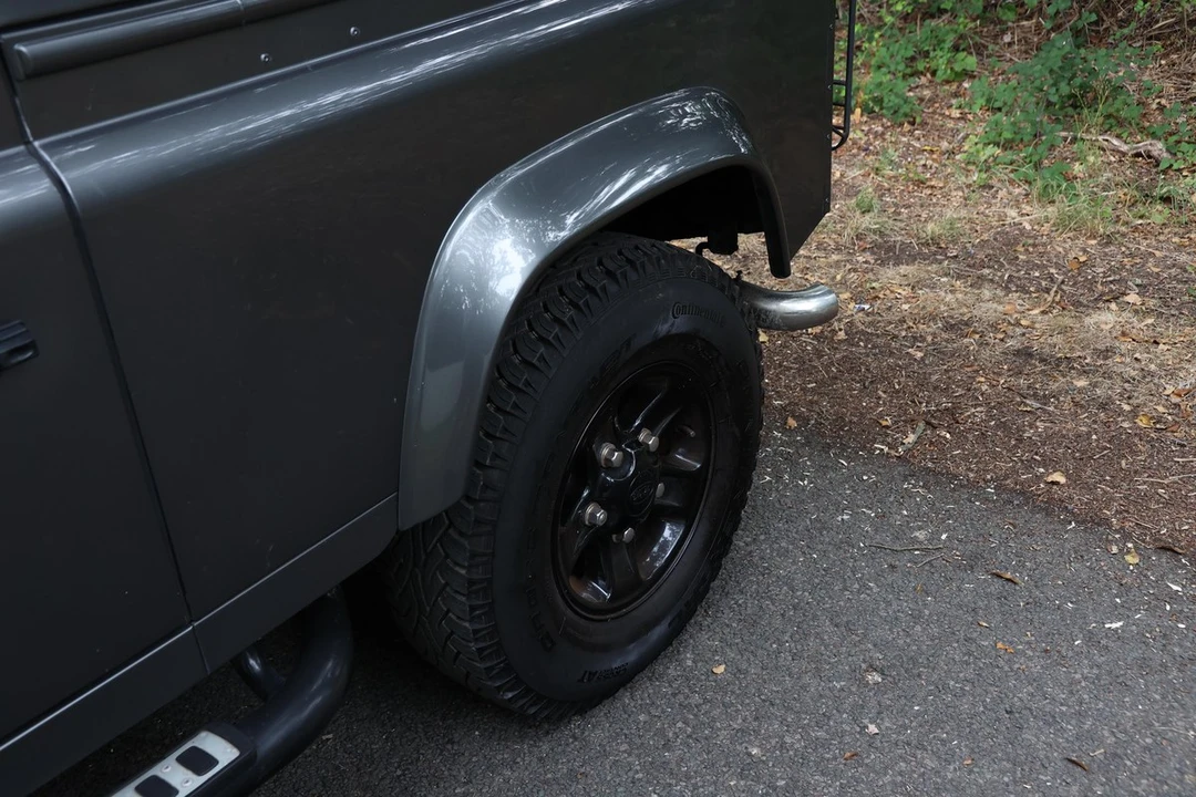 2016 Land Rover Defender 90 - Image 10 of 30
