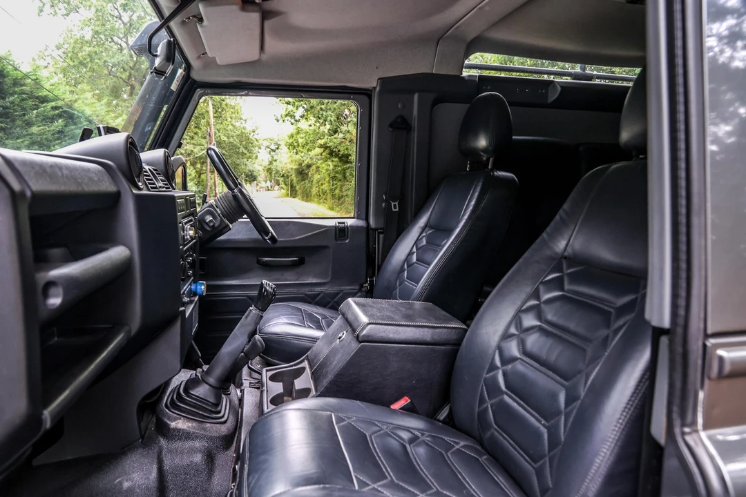 2016 Land Rover Defender 90 - Image 13 of 30