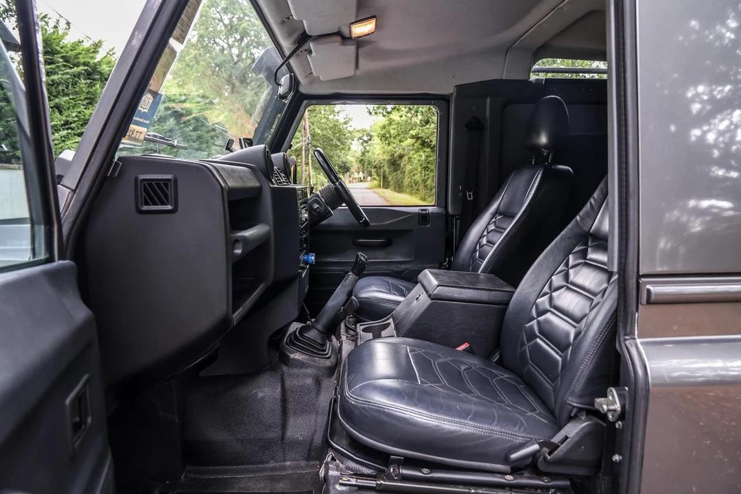 2016 Land Rover Defender 90 - Image 14 of 30
