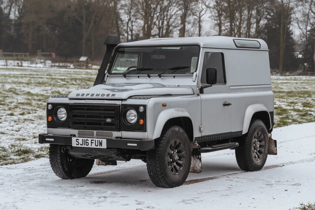 2016 Land Rover Defender 90 - Image 2 of 31