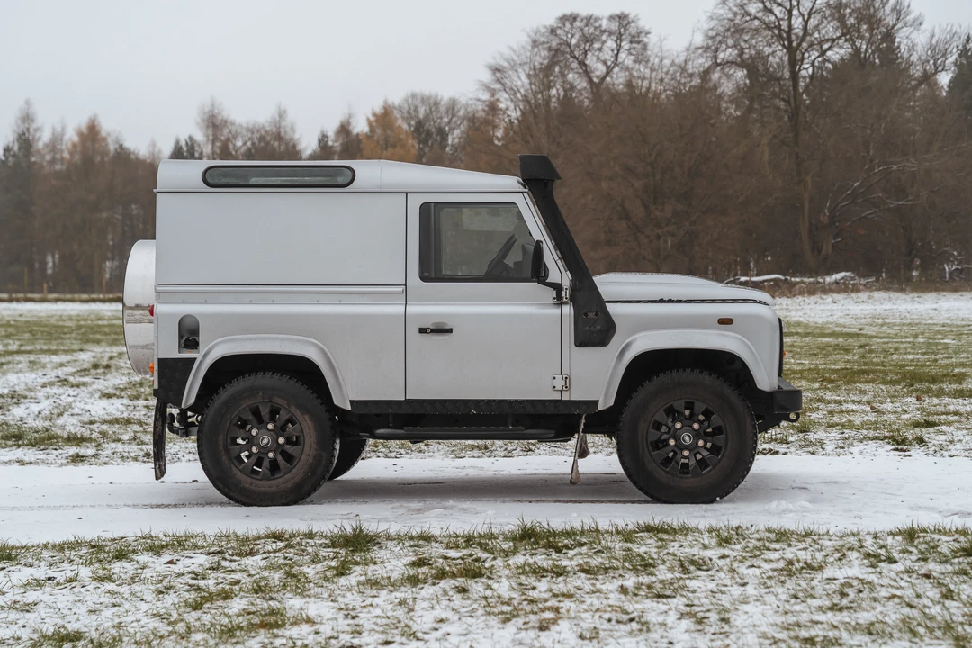 2016 Land Rover Defender 90 - Image 13 of 31