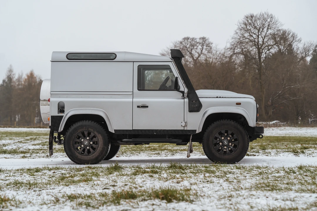 2016 Land Rover Defender 90 - Image 19 of 31