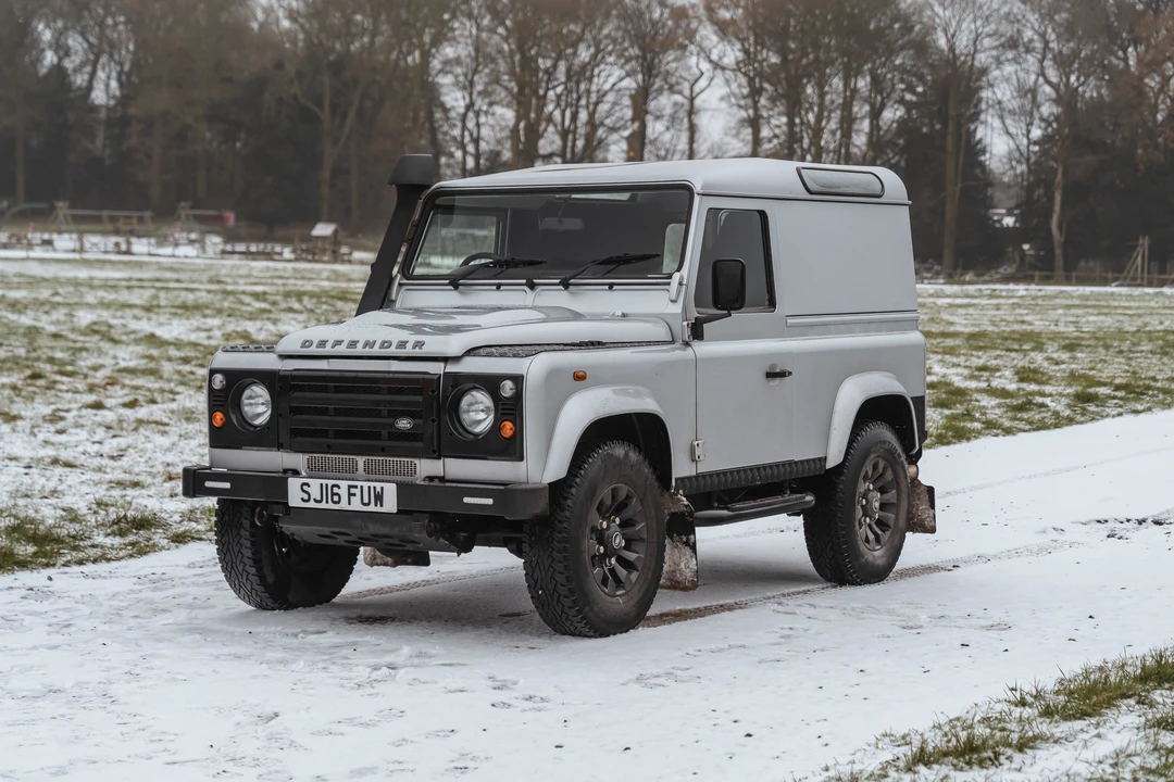 2016 Land Rover Defender 90 - Image 10 of 31