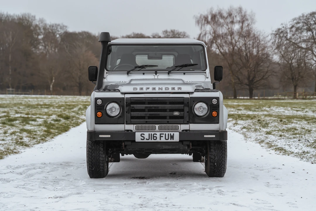 2016 Land Rover Defender 90 - Image 3 of 31