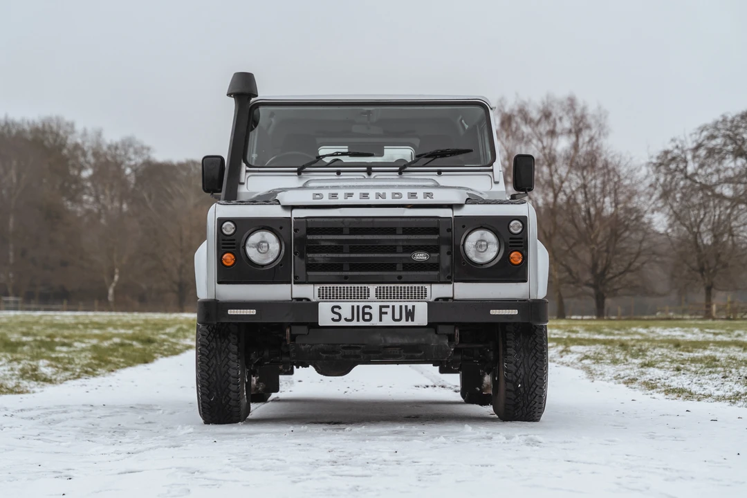 2016 Land Rover Defender 90 - Image 11 of 31