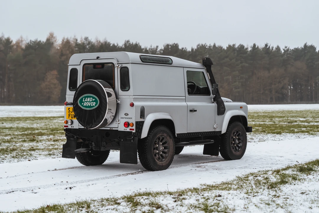 2016 Land Rover Defender 90 - Image 14 of 31