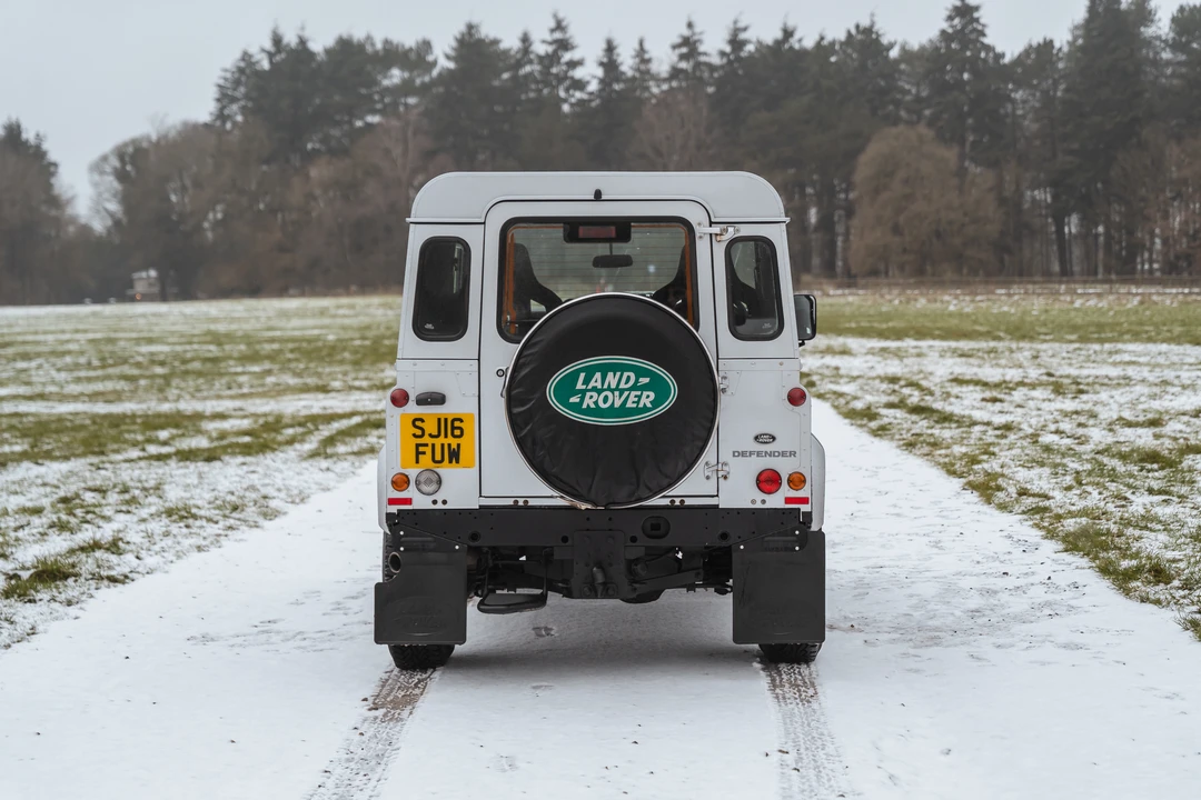 2016 Land Rover Defender 90 - Image 15 of 31