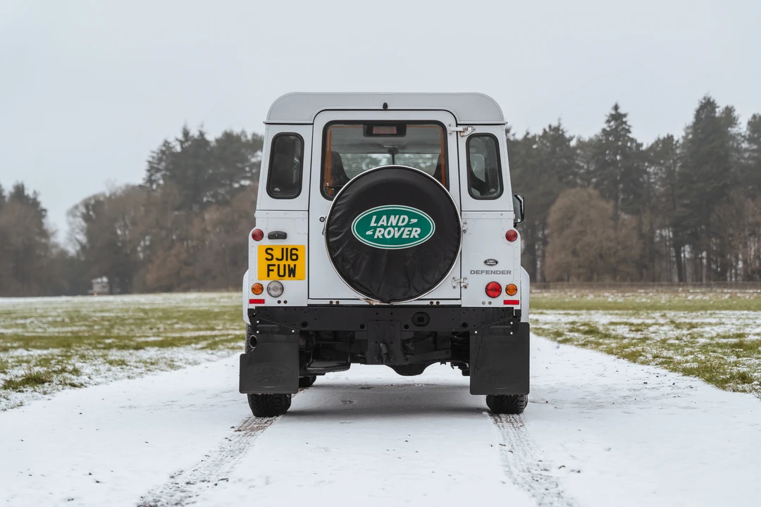 2016 Land Rover Defender 90 - Image 7 of 31