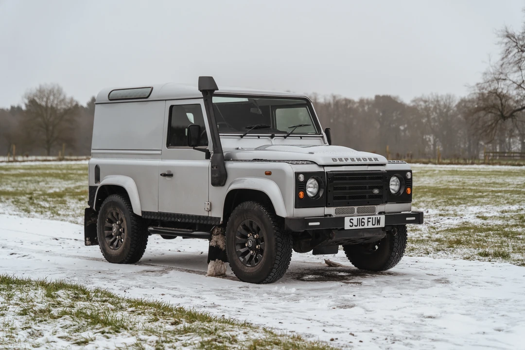 2016 Land Rover Defender 90 - Image 12 of 31