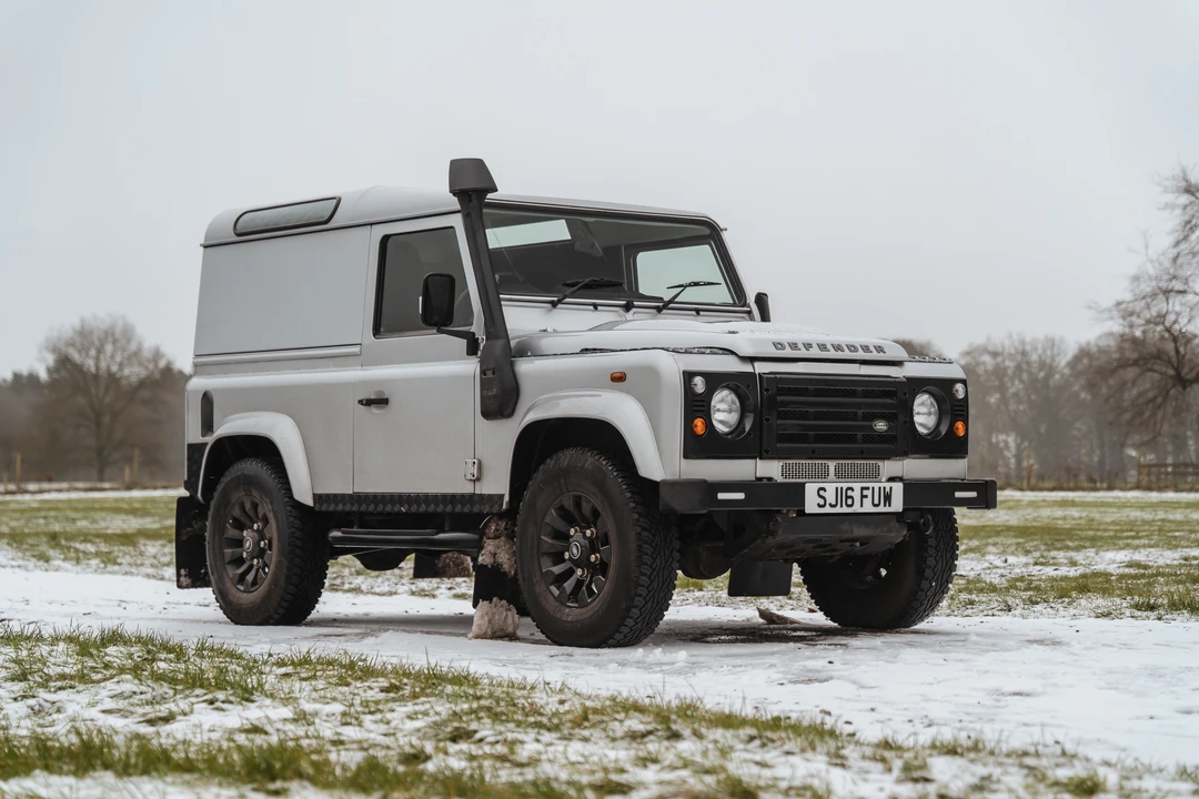 2016 Land Rover Defender 90 - Image 4 of 31
