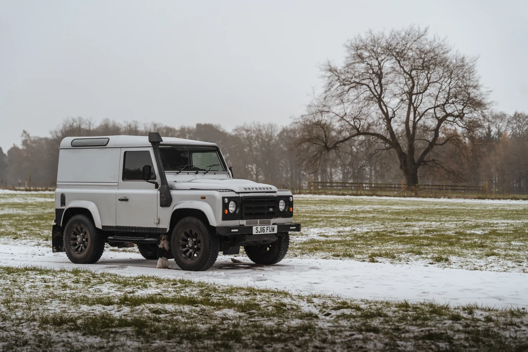 2016 Land Rover Defender 90 - Image 24 of 31