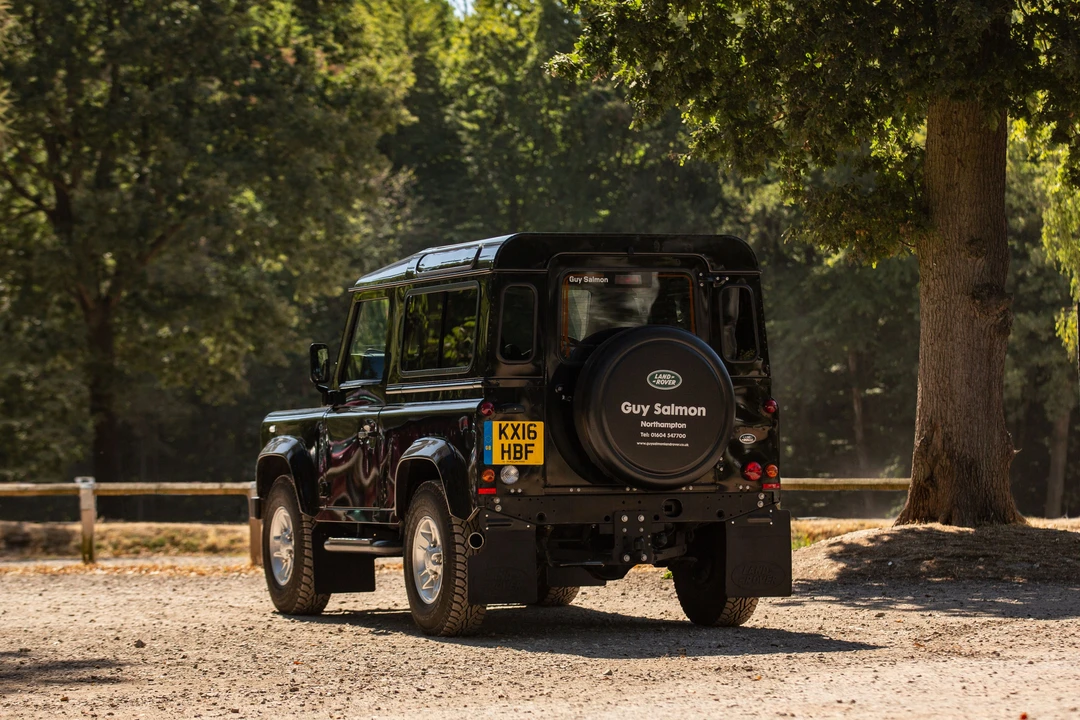 2016 Land Rover Defender 90 - Image 11 of 31