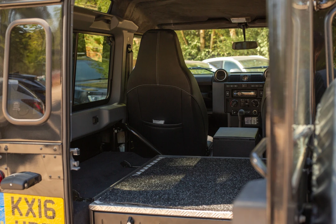 2016 Land Rover Defender 90 - Image 2 of 31