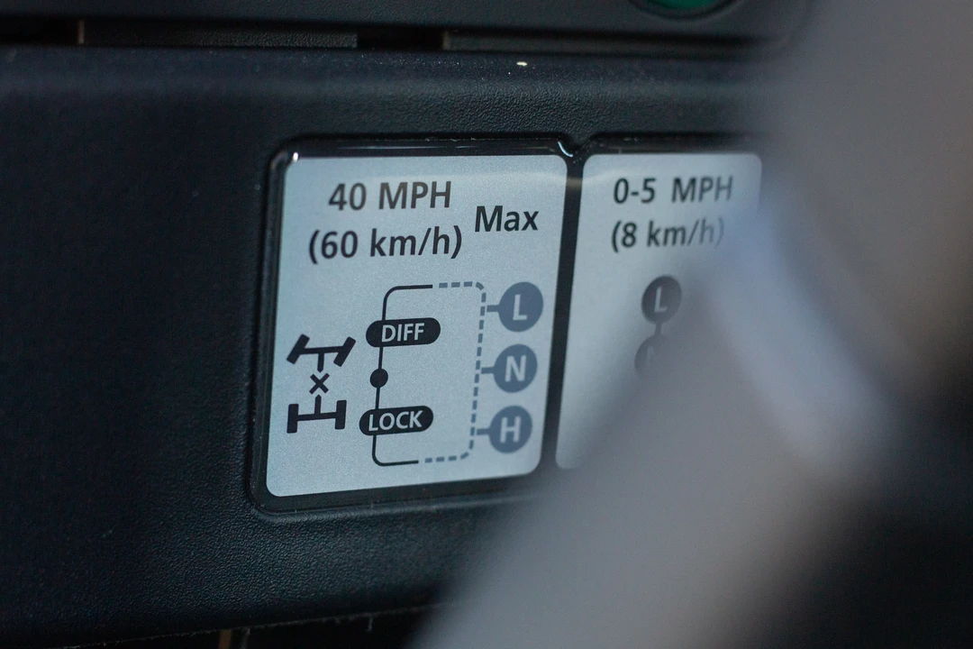 2016 Land Rover Defender 90 - Image 28 of 31