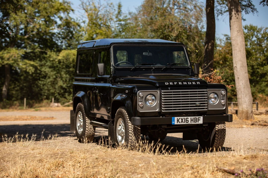 2016 Land Rover Defender 90 - Image 8 of 31