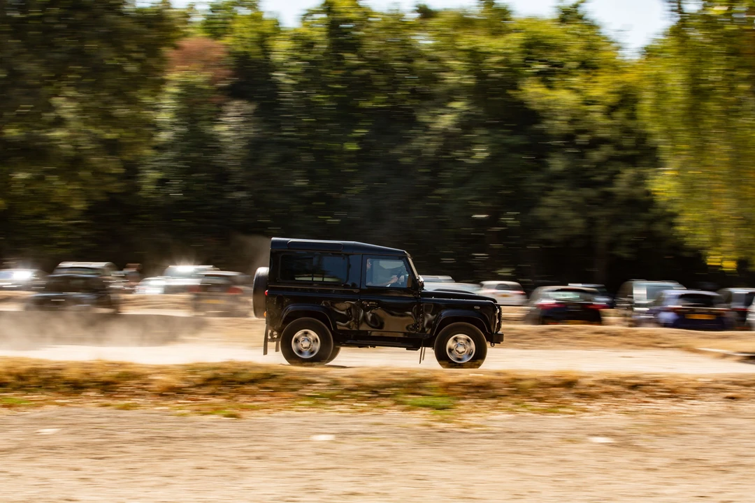 2016 Land Rover Defender 90 - Image 6 of 31
