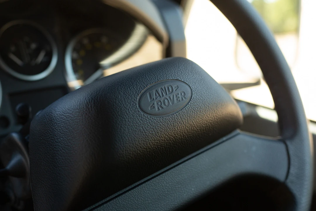 2016 Land Rover Defender 90 - Image 25 of 31