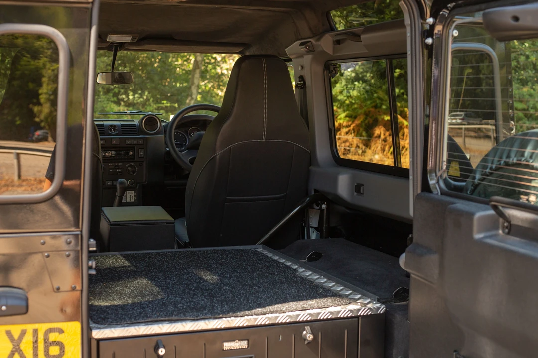 2016 Land Rover Defender 90 - Image 3 of 31