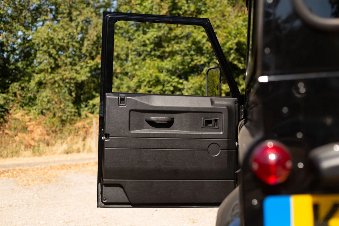 2016 Land Rover Defender 90 - Image 18 of 31