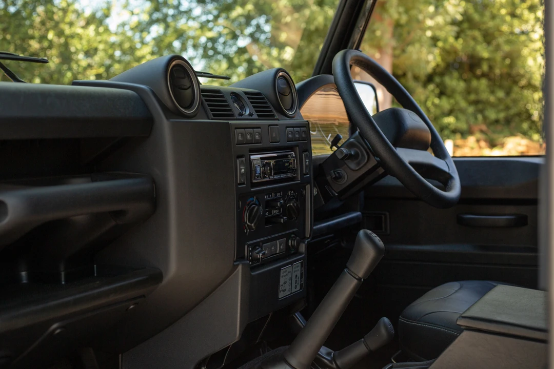 2016 Land Rover Defender 90 - Image 4 of 31