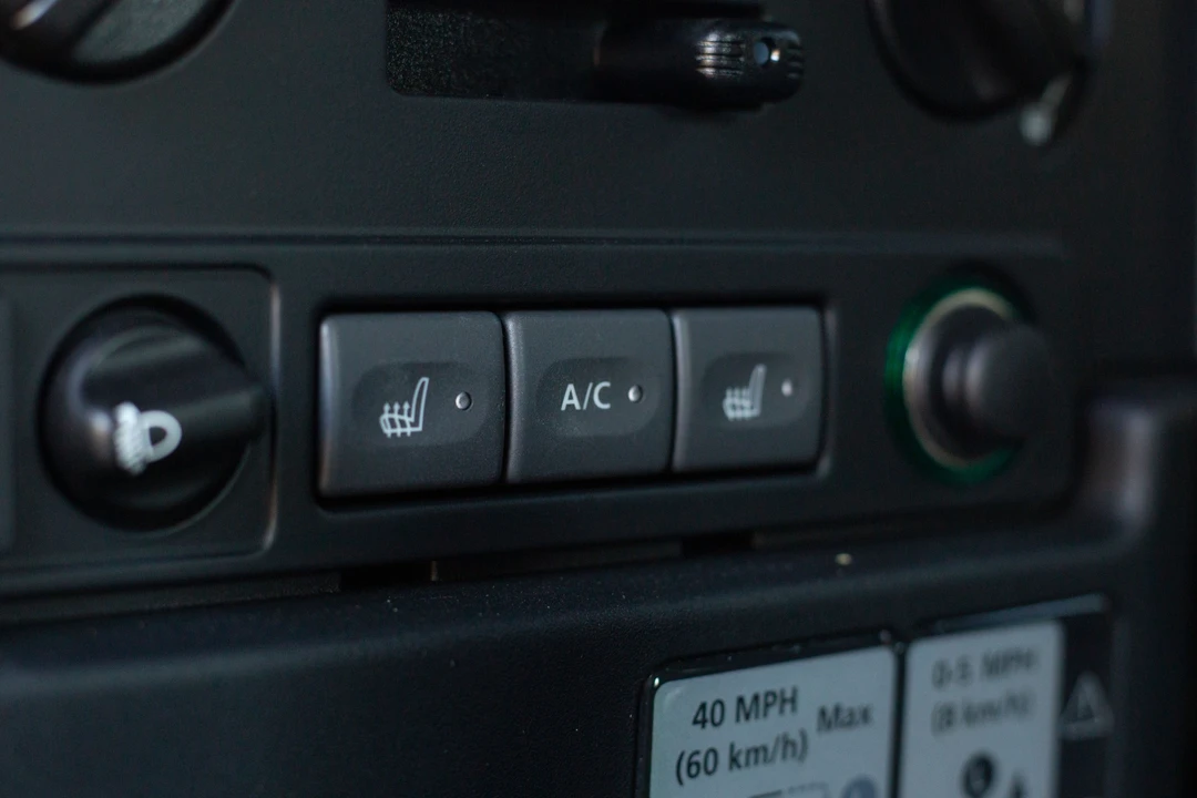 2016 Land Rover Defender 90 - Image 30 of 31