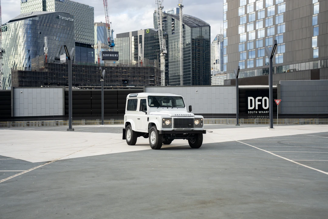 2015 Land Rover Defender 90 - Image 11 of 31