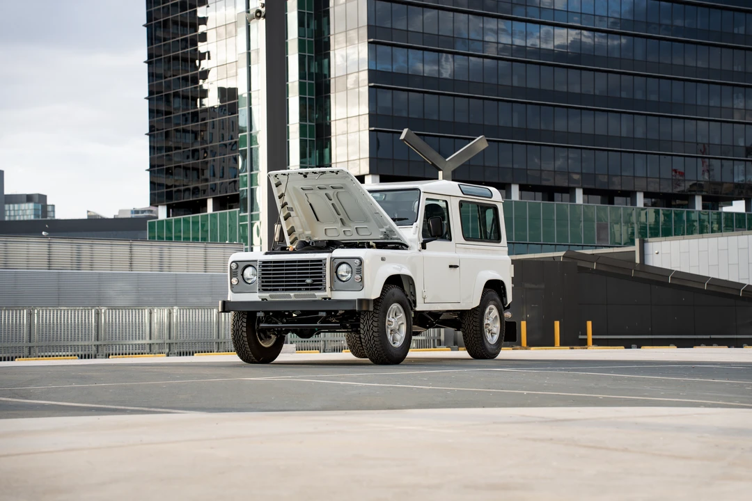 2015 Land Rover Defender 90 - Image 25 of 31