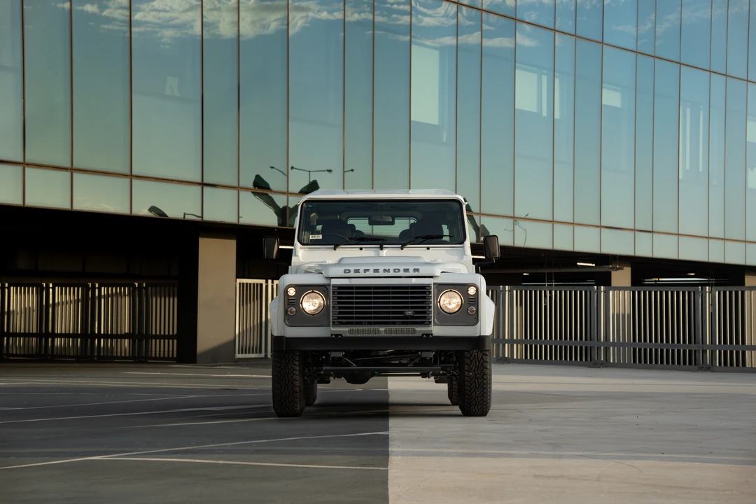 2015 Land Rover Defender 90 - Image 2 of 31