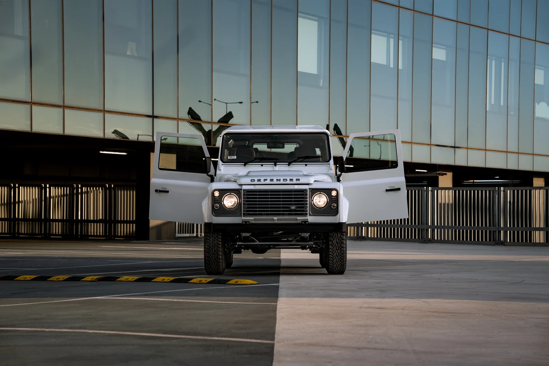 2015 Land Rover Defender 90 - Image 26 of 31