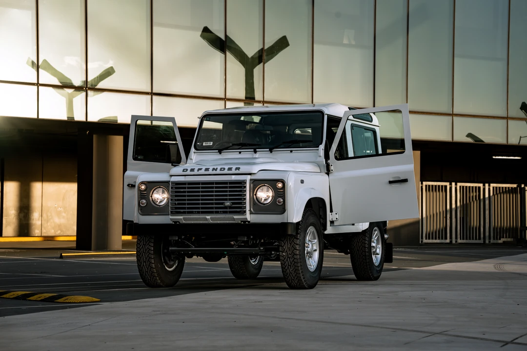 2015 Land Rover Defender 90 - Image 27 of 31