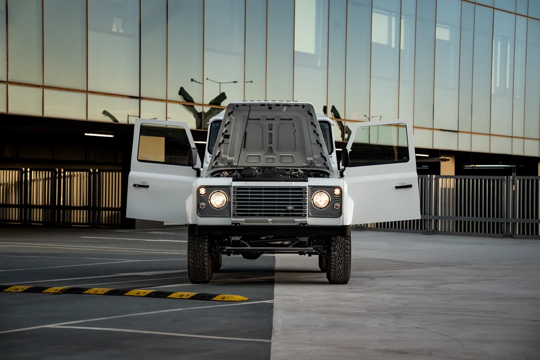 2015 Land Rover Defender 90 - Image 28 of 31