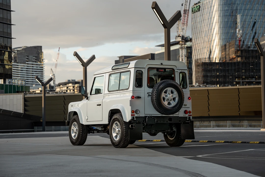 2015 Land Rover Defender 90 - Image 20 of 31