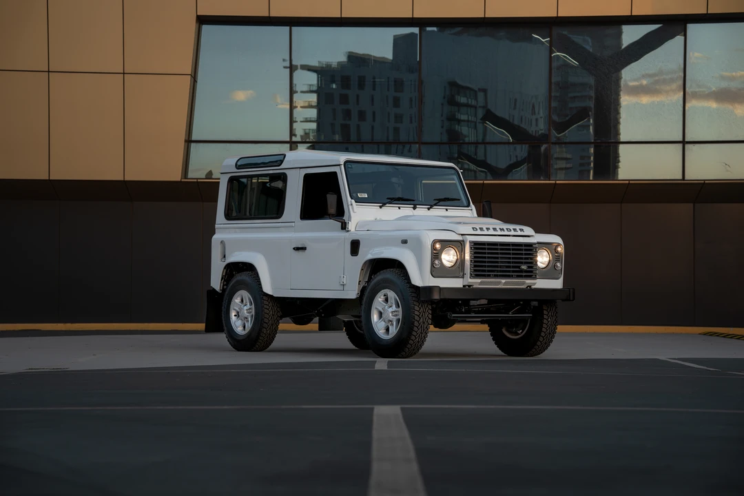 2015 Land Rover Defender 90 - Image 22 of 31
