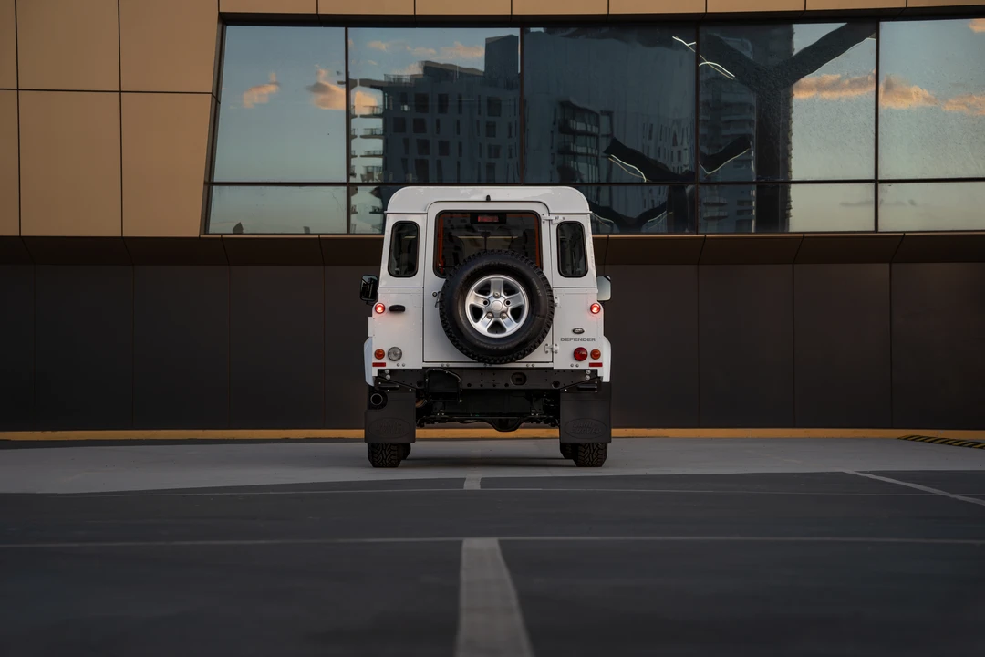 2015 Land Rover Defender 90 - Image 6 of 31