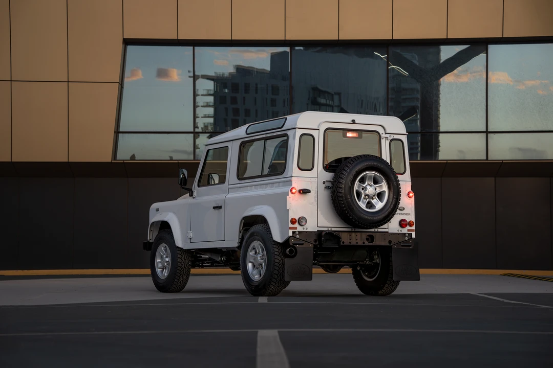 2015 Land Rover Defender 90 - Image 7 of 31
