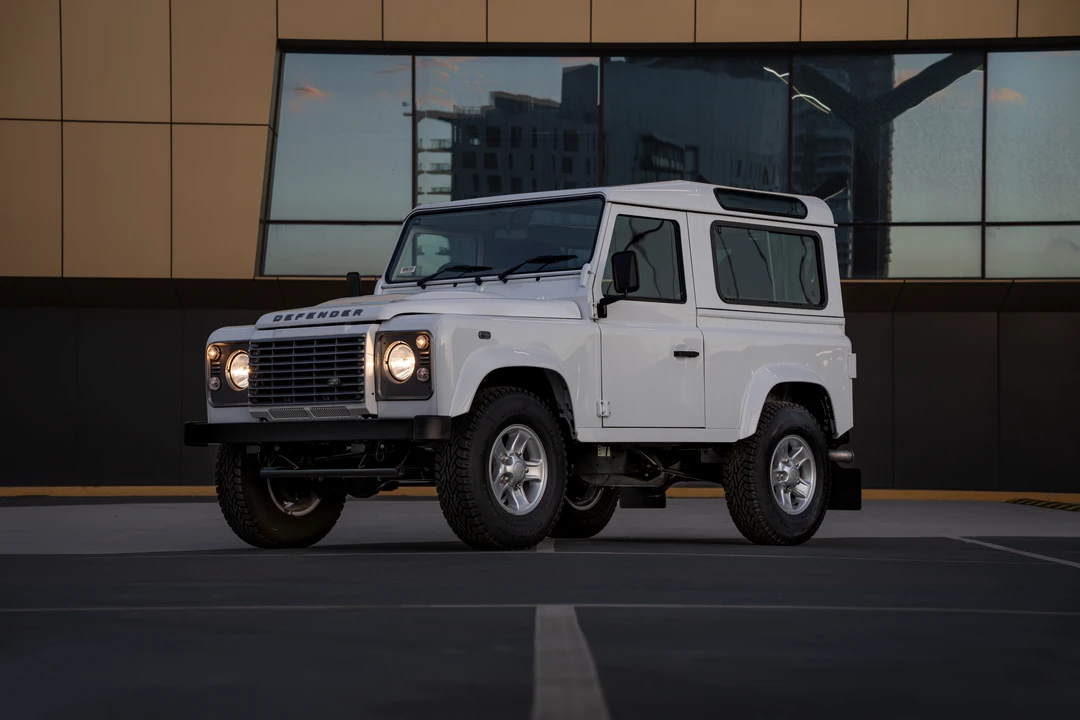 2015 Land Rover Defender 90 - Image 9 of 31